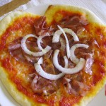 pizza con capocollo e cipolle