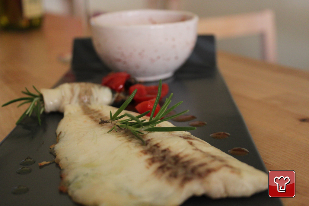 Filet de bar au four et sauce aux tomates cerises est une Plats principaux à base de fruits de