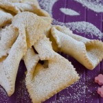 Cospargere di zucchero a velo e gustare